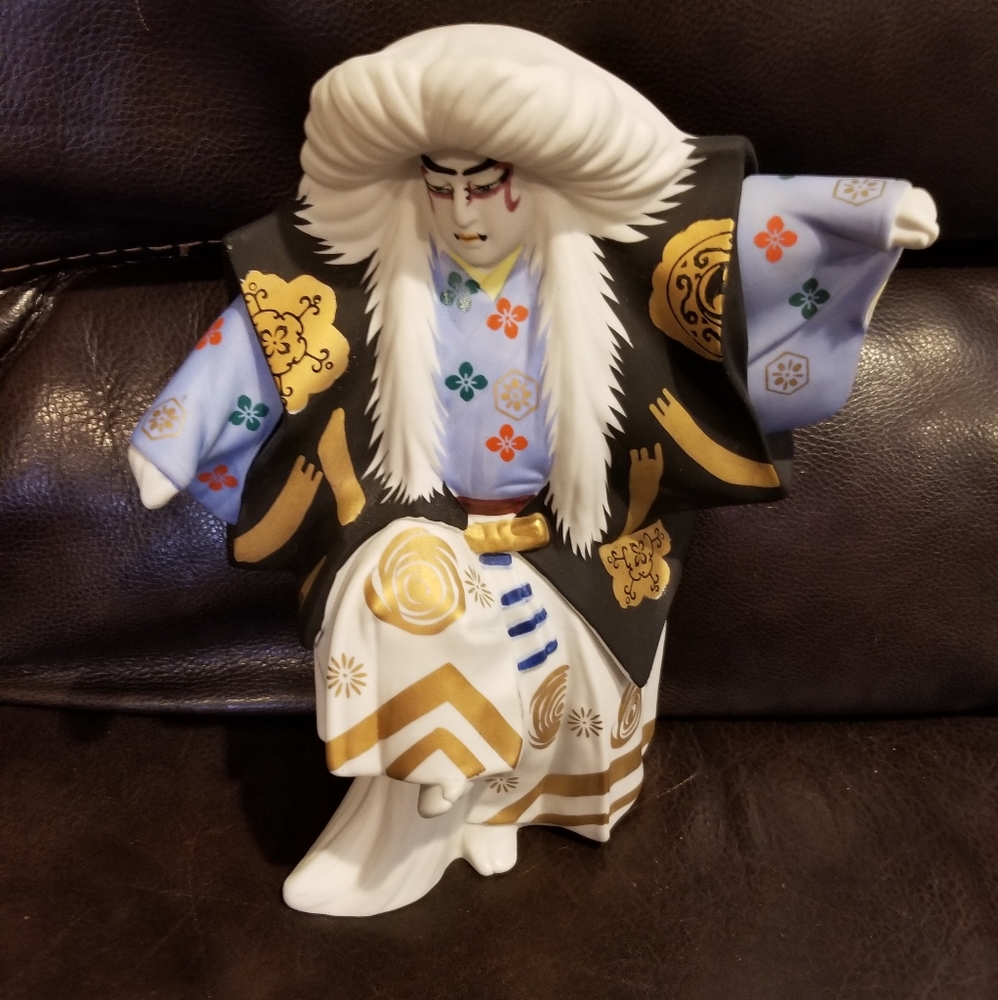 Vintage House of Koshu "White Lion" Decanter